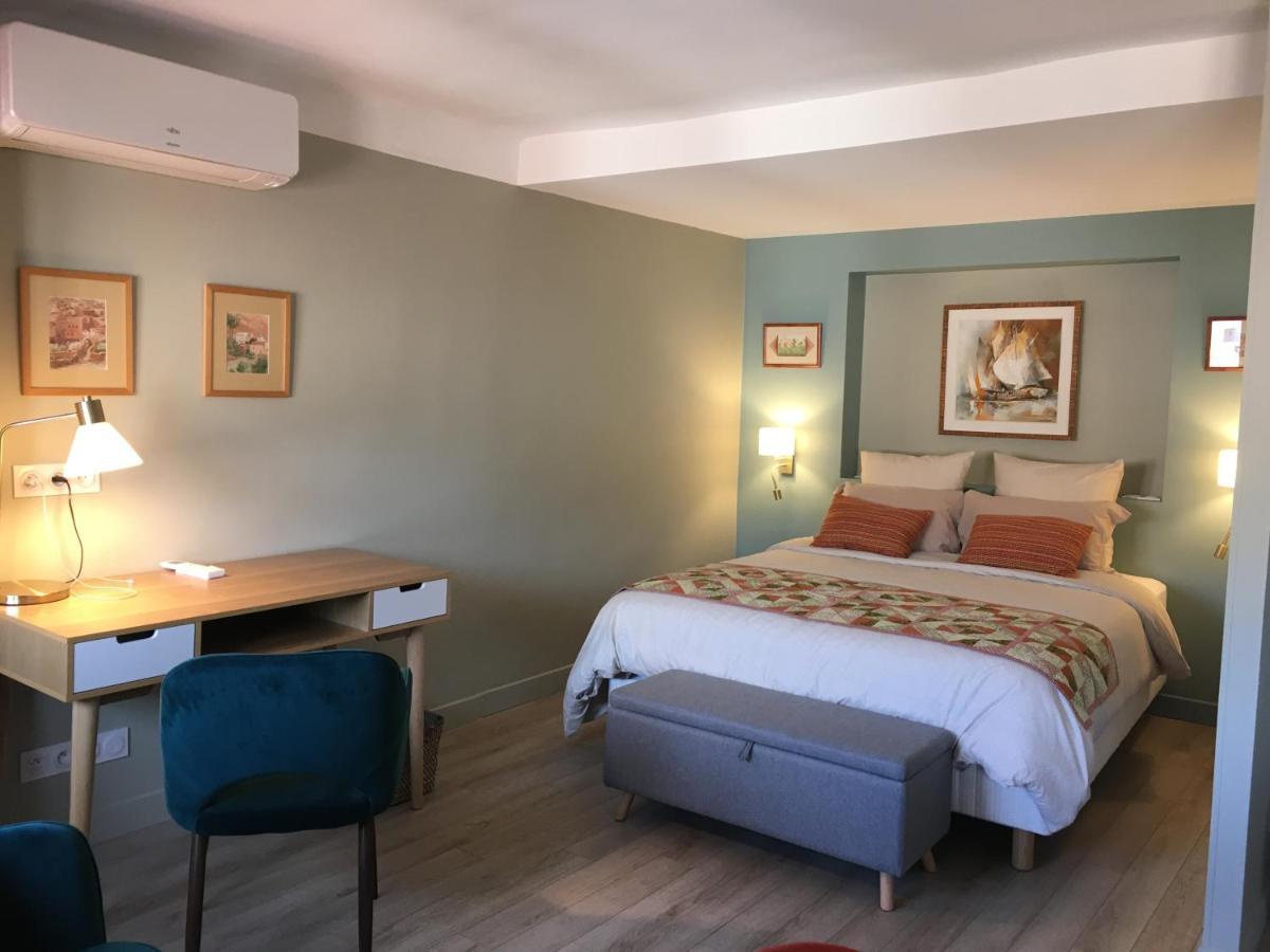 Au Coeur Du Vieux Toulon Au Calme Appartement Renove Climatise Confortable Etage Eleve Avec Ascenseur Proche Parking Et Toutes Commodites Luaran gambar