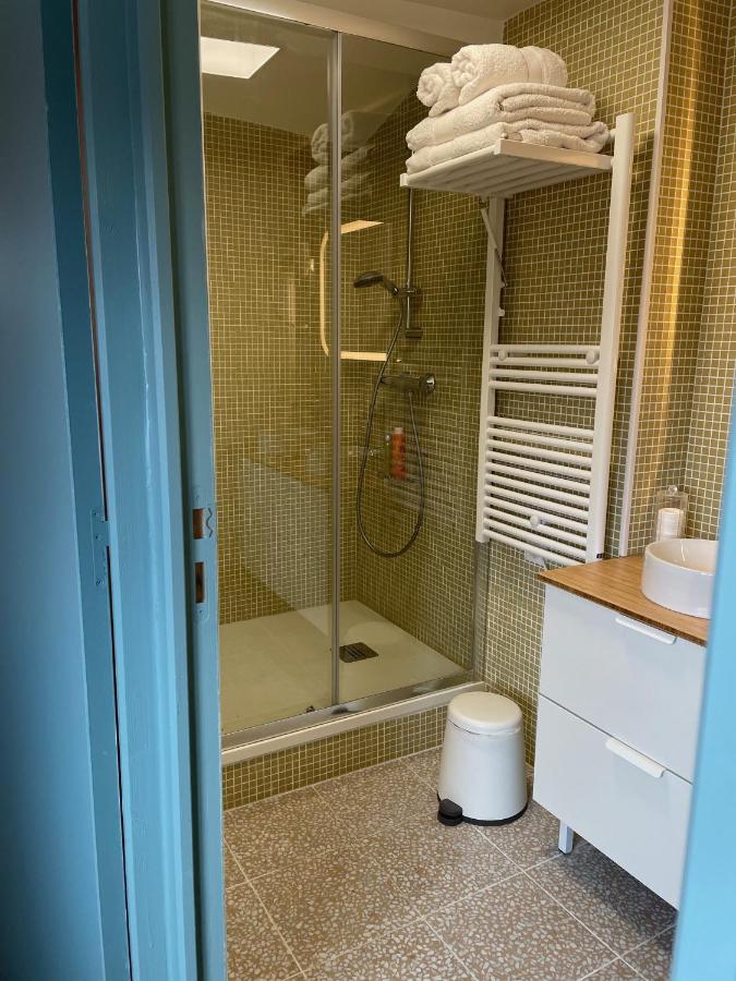 Au Coeur Du Vieux Toulon Au Calme Appartement Renove Climatise Confortable Etage Eleve Avec Ascenseur Proche Parking Et Toutes Commodites Luaran gambar