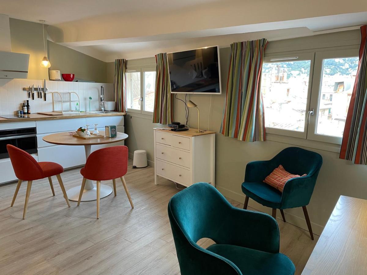 Au Coeur Du Vieux Toulon Au Calme Appartement Renove Climatise Confortable Etage Eleve Avec Ascenseur Proche Parking Et Toutes Commodites Luaran gambar