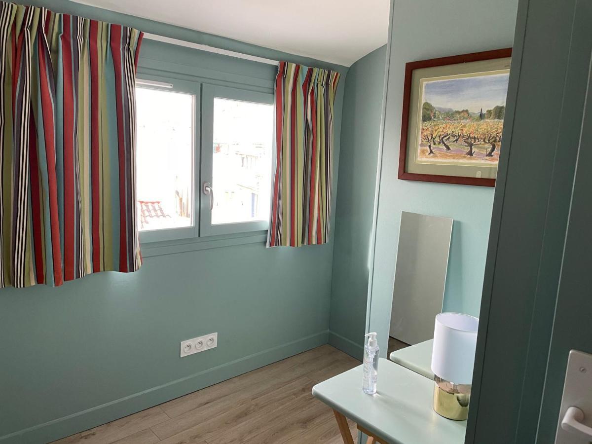 Au Coeur Du Vieux Toulon Au Calme Appartement Renove Climatise Confortable Etage Eleve Avec Ascenseur Proche Parking Et Toutes Commodites Luaran gambar
