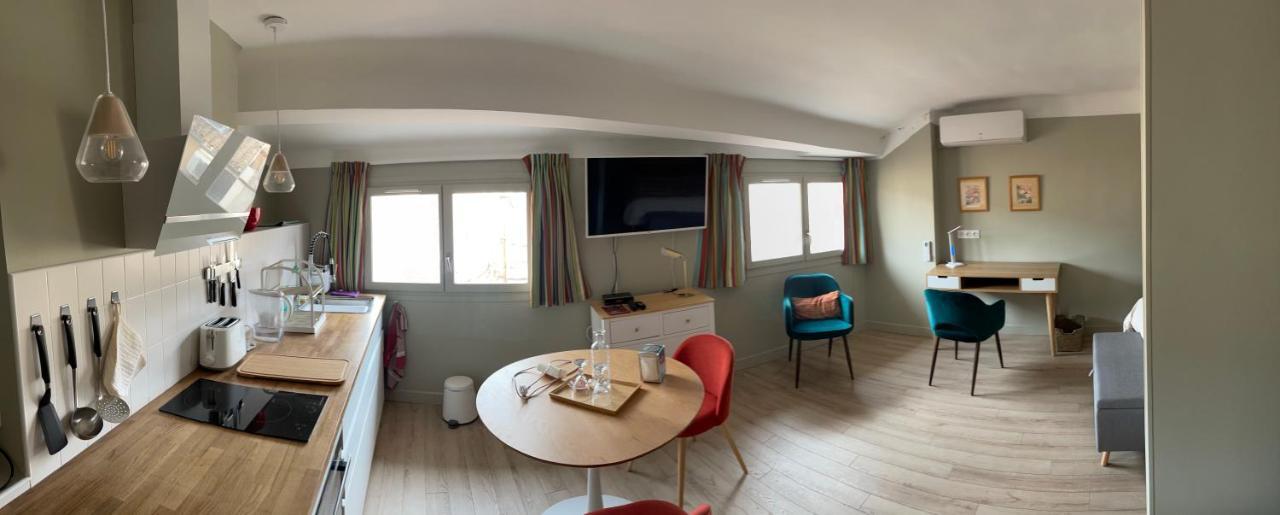 Au Coeur Du Vieux Toulon Au Calme Appartement Renove Climatise Confortable Etage Eleve Avec Ascenseur Proche Parking Et Toutes Commodites Luaran gambar