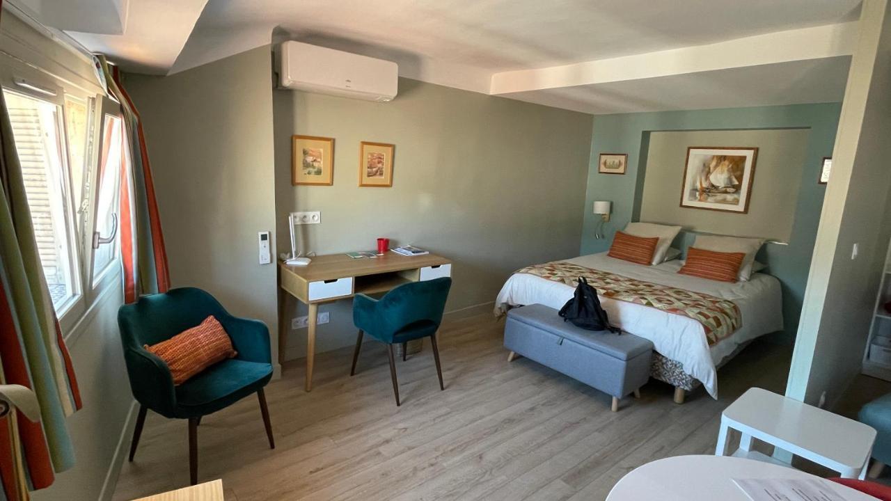 Au Coeur Du Vieux Toulon Au Calme Appartement Renove Climatise Confortable Etage Eleve Avec Ascenseur Proche Parking Et Toutes Commodites Luaran gambar
