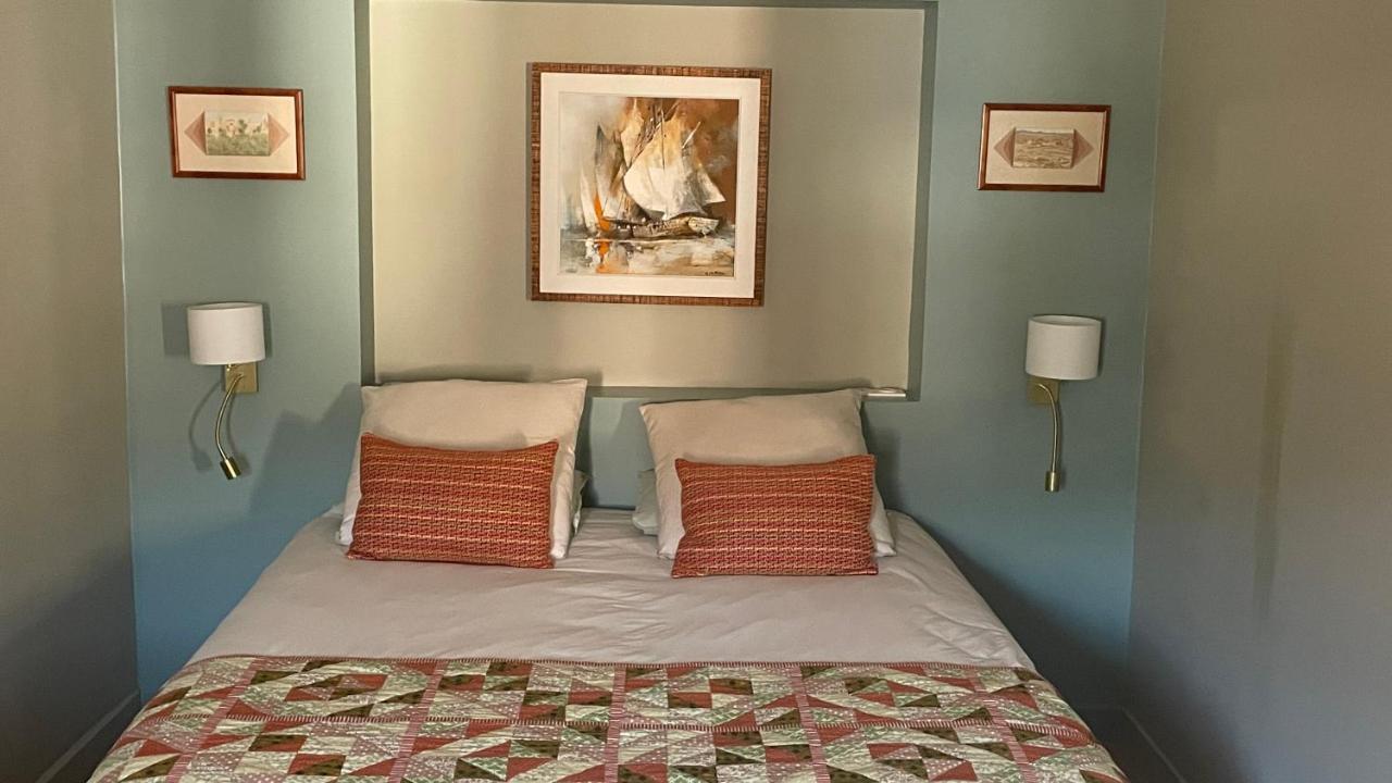 Au Coeur Du Vieux Toulon Au Calme Appartement Renove Climatise Confortable Etage Eleve Avec Ascenseur Proche Parking Et Toutes Commodites Luaran gambar