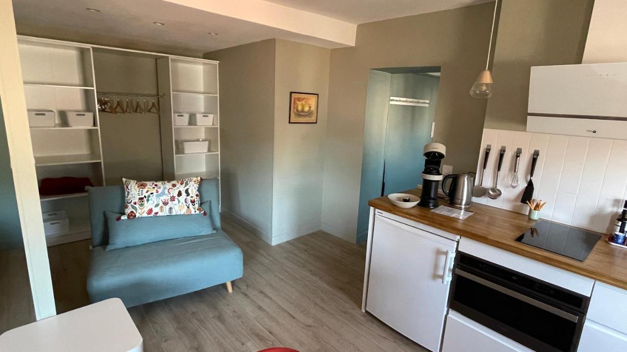 Au Coeur Du Vieux Toulon Au Calme Appartement Renove Climatise Confortable Etage Eleve Avec Ascenseur Proche Parking Et Toutes Commodites Luaran gambar
