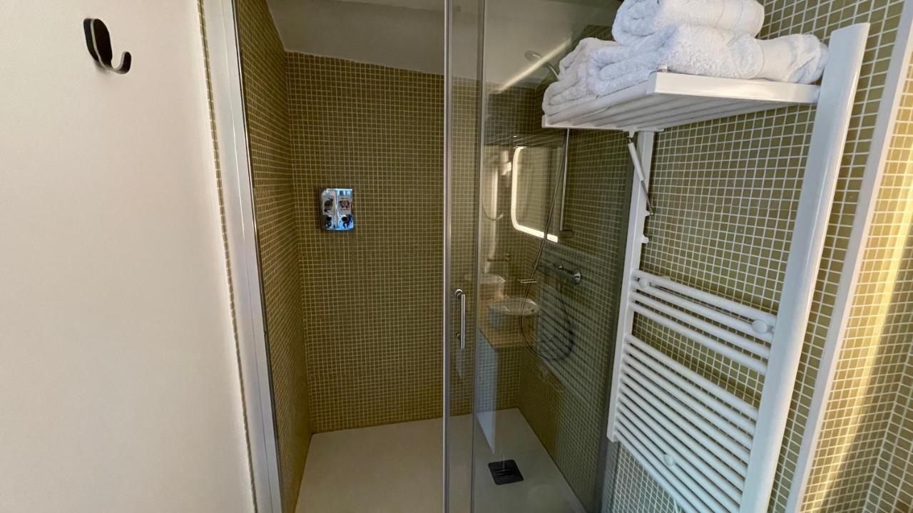 Au Coeur Du Vieux Toulon Au Calme Appartement Renove Climatise Confortable Etage Eleve Avec Ascenseur Proche Parking Et Toutes Commodites Luaran gambar