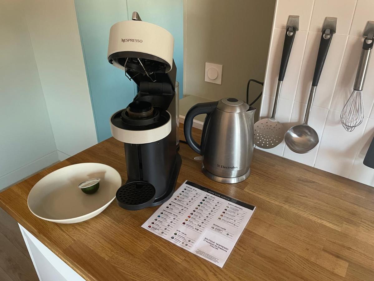 Au Coeur Du Vieux Toulon Au Calme Appartement Renove Climatise Confortable Etage Eleve Avec Ascenseur Proche Parking Et Toutes Commodites Luaran gambar