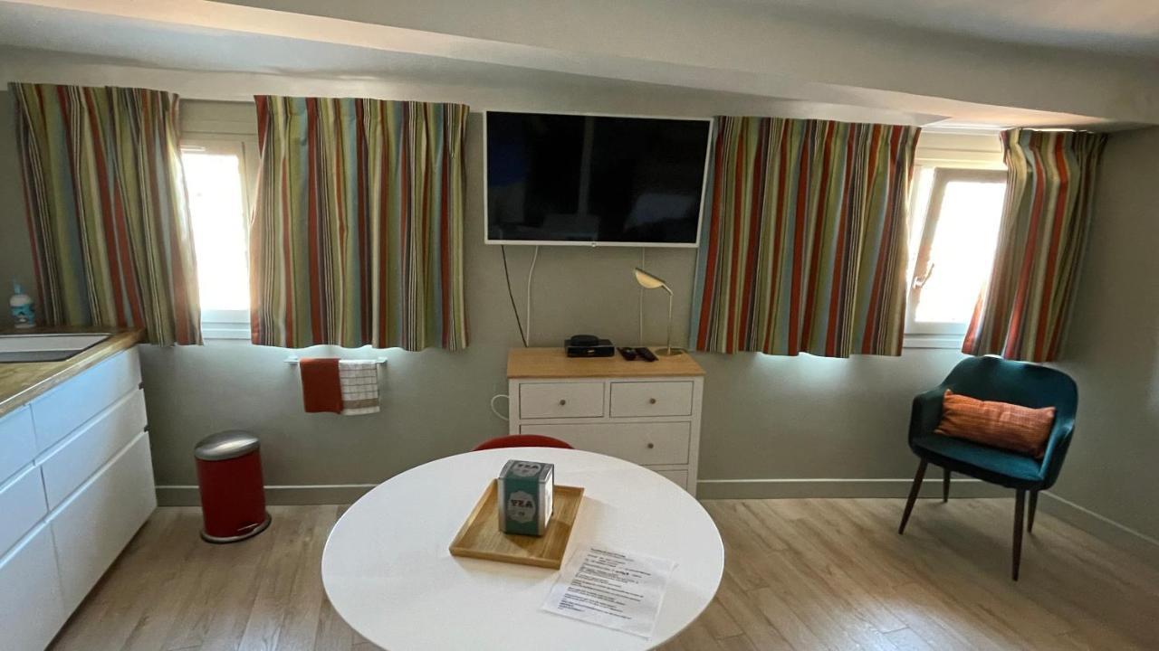 Au Coeur Du Vieux Toulon Au Calme Appartement Renove Climatise Confortable Etage Eleve Avec Ascenseur Proche Parking Et Toutes Commodites Luaran gambar