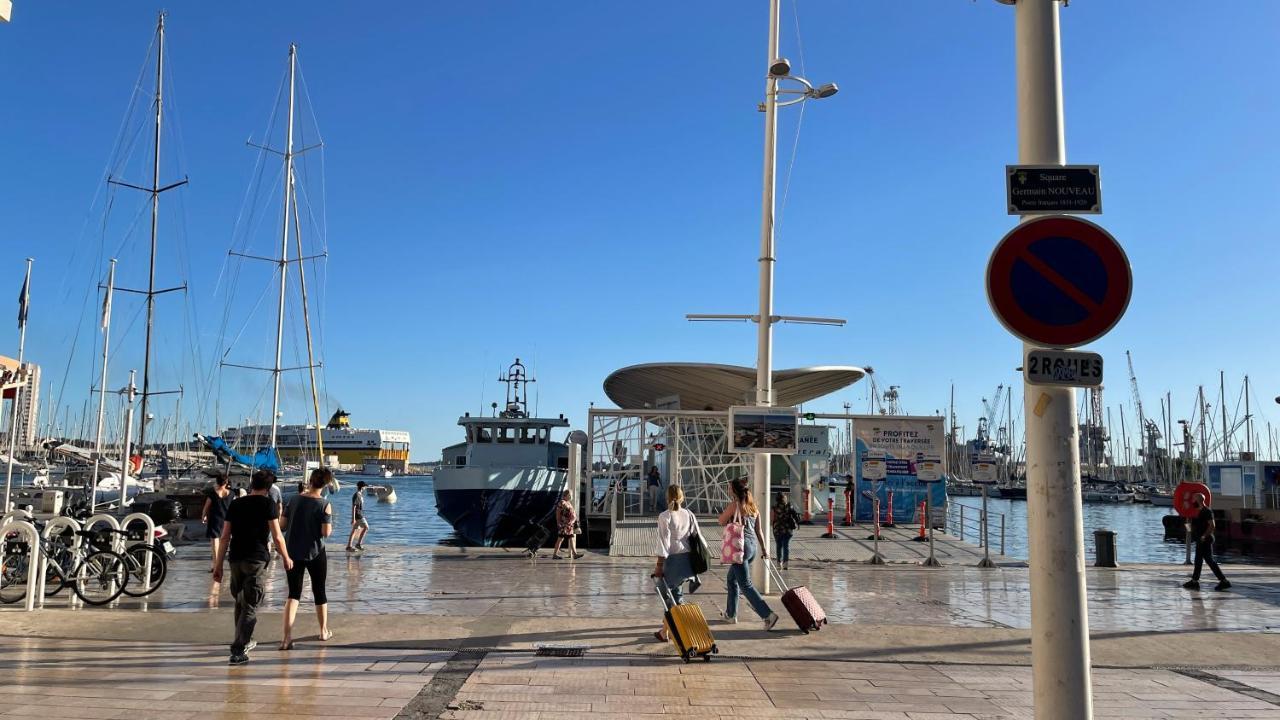 Au Coeur Du Vieux Toulon Au Calme Appartement Renove Climatise Confortable Etage Eleve Avec Ascenseur Proche Parking Et Toutes Commodites Luaran gambar