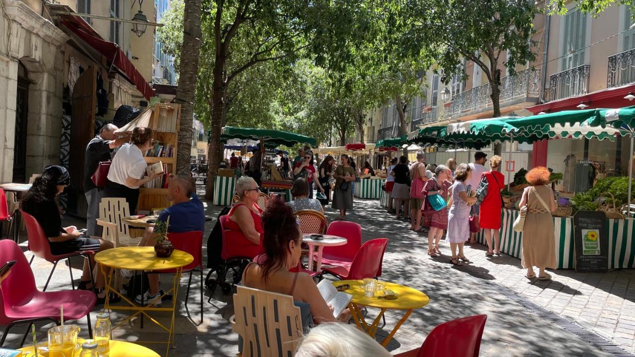 Au Coeur Du Vieux Toulon Au Calme Appartement Renove Climatise Confortable Etage Eleve Avec Ascenseur Proche Parking Et Toutes Commodites Luaran gambar